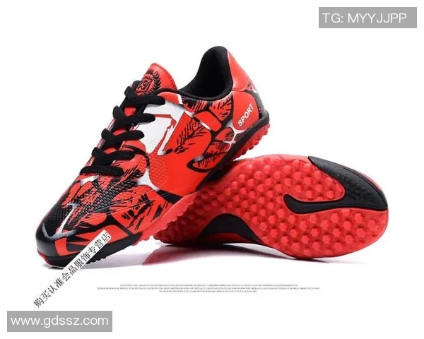 足球明星荧光绿球鞋引领潮流时尚运动风潮的全新选择