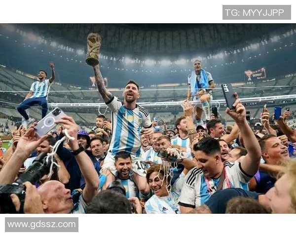 2022年世界杯足球明星精彩瞬间回顾与赛场传奇故事分享