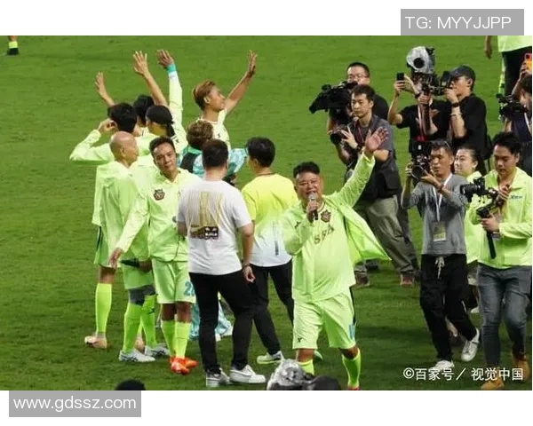 中国退役足球明星赛盛大举行昔日球星重聚展现激情与友谊